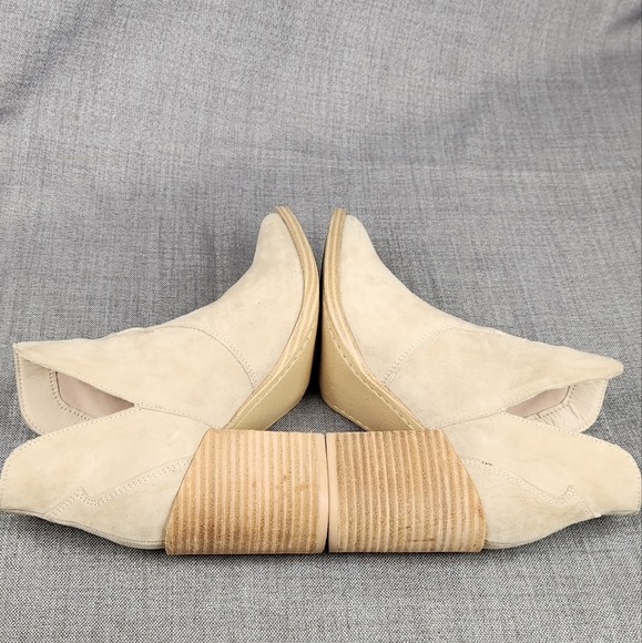 Steve Madden Chaya Block Heeled Western Leather Bootie. - Picture 8 of 13